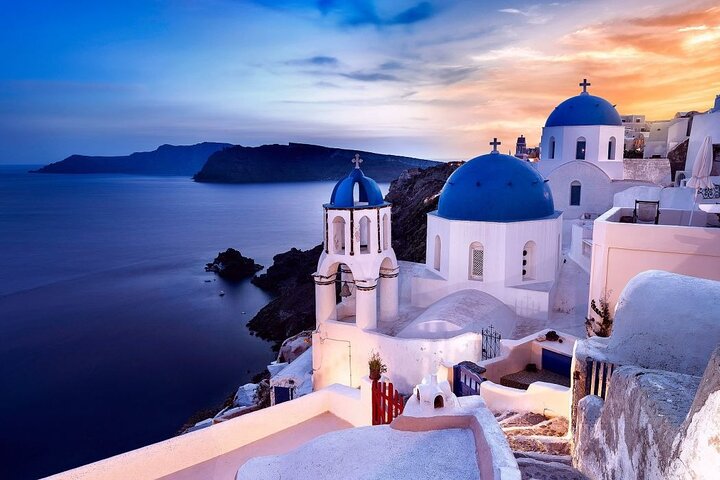Private Half Day Santorini Tour with Sunset in Oia 5 hours